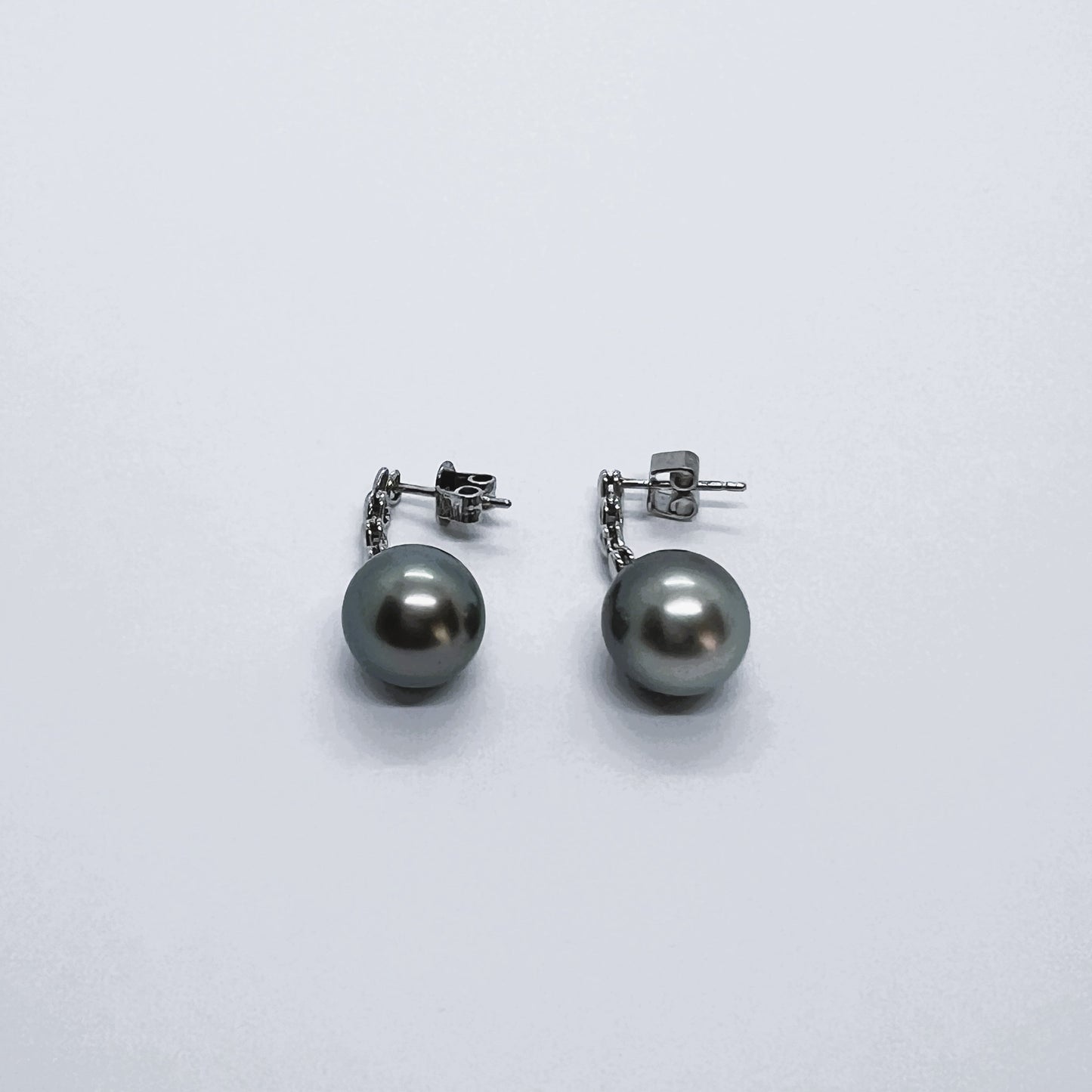 Natural Tahitian Pearl Earrings