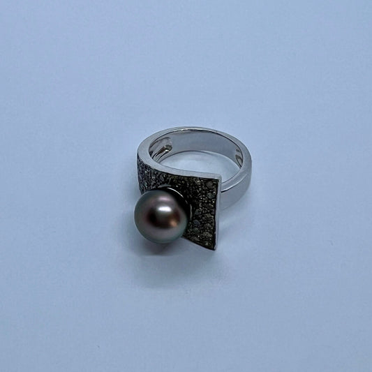 Natural Tahitian Pearl with Champagne Diamond Ring